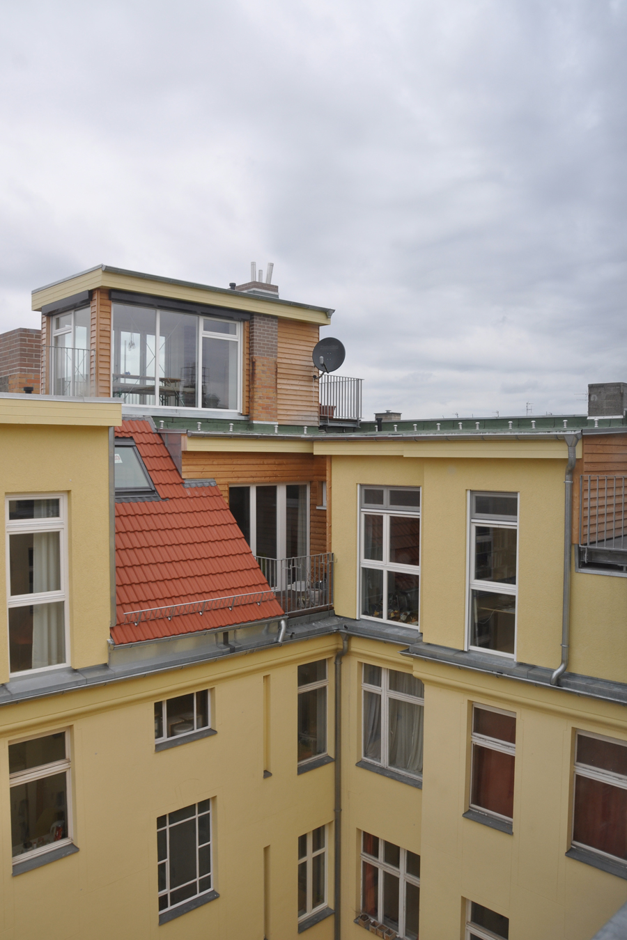 n-vier architekten, attic conversion Berlin-Friedrichshain, roof terrace, roof conversion, roof truss