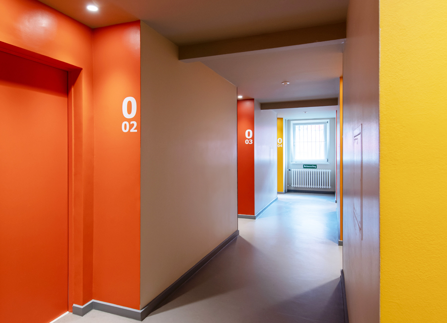 n-vier architekten, renovation Berlin-Lichtenberg, renovation, corridors, wayfinding system