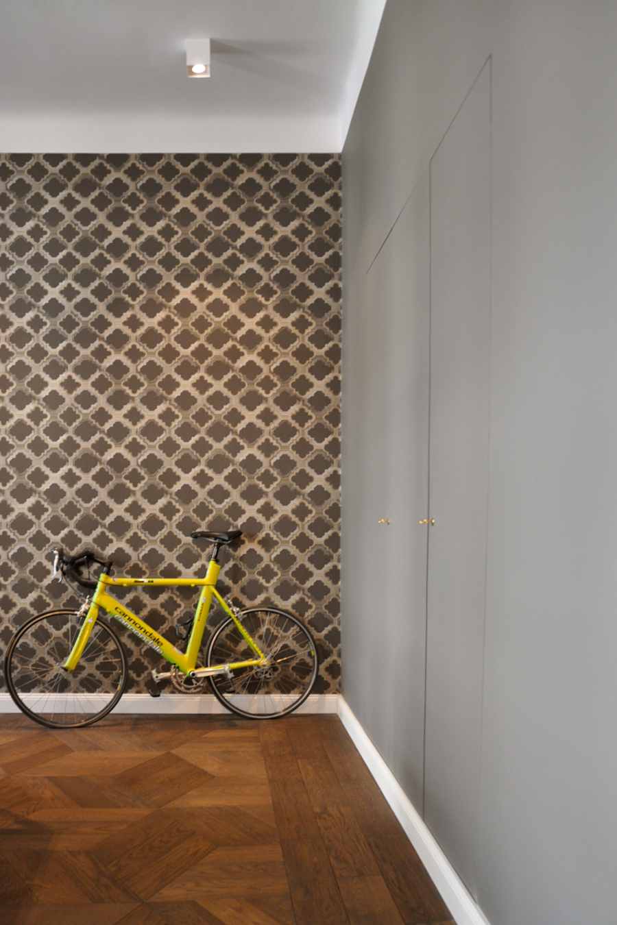 n|vier architekten, interior design Berlin-Mitte, foyer, wallpaper, parquet