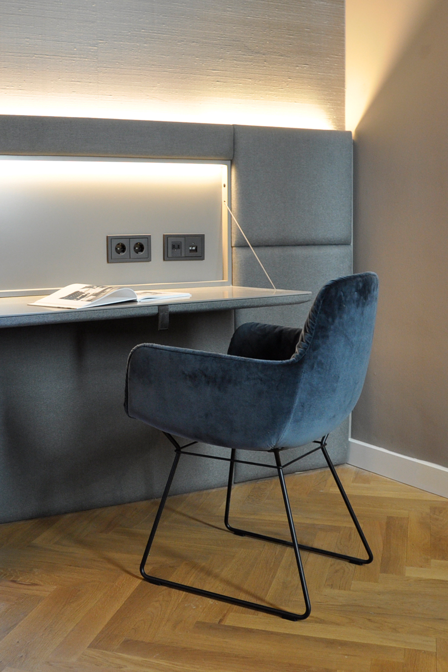 n-4 architects, interior design Berlin-Mitte, desk opened, backlit headboard