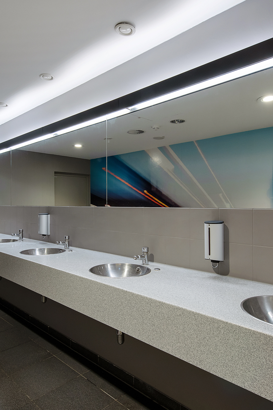 n|vier architekten, renovation Berlin-Charlottenburg, photo wallpaper, ladies' WC, washbasin, mirror, lighting