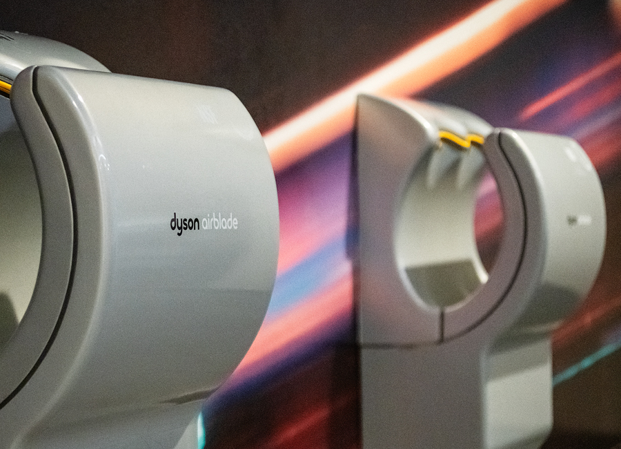 n|vier architekten, renovation Berlin-Charlottenburg, photo wallpaper, toilet area, hand dryer